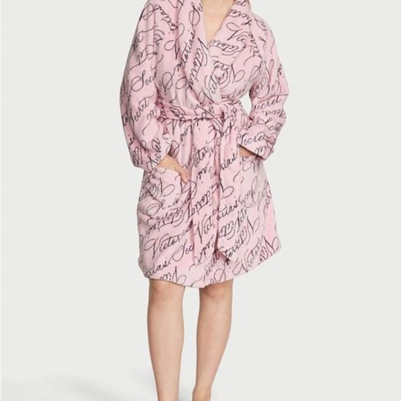 NWOT Victoria’s Secret limited edition, plush bathrobe size medium/large - Picture 4 of 4